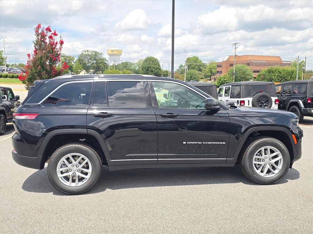 New 2026 Jeep Grand Cherokee LAREDO 4X4 Sport Utility