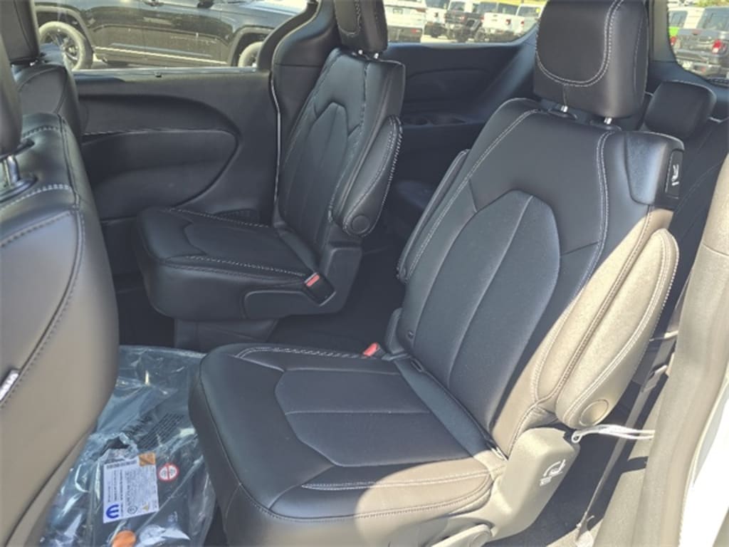 New 2026 Chrysler Pacifica SELECT Passenger Van