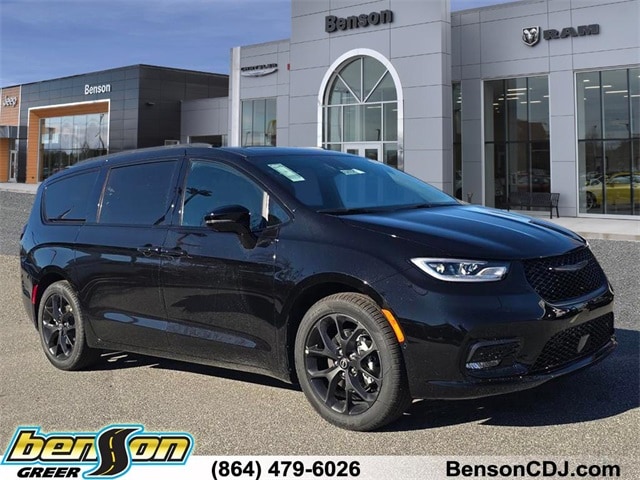2026 Chrysler Pacifica Select's photo