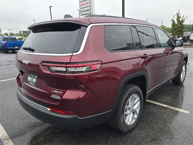 2025 Jeep Grand Cherokee Laredo photo 3