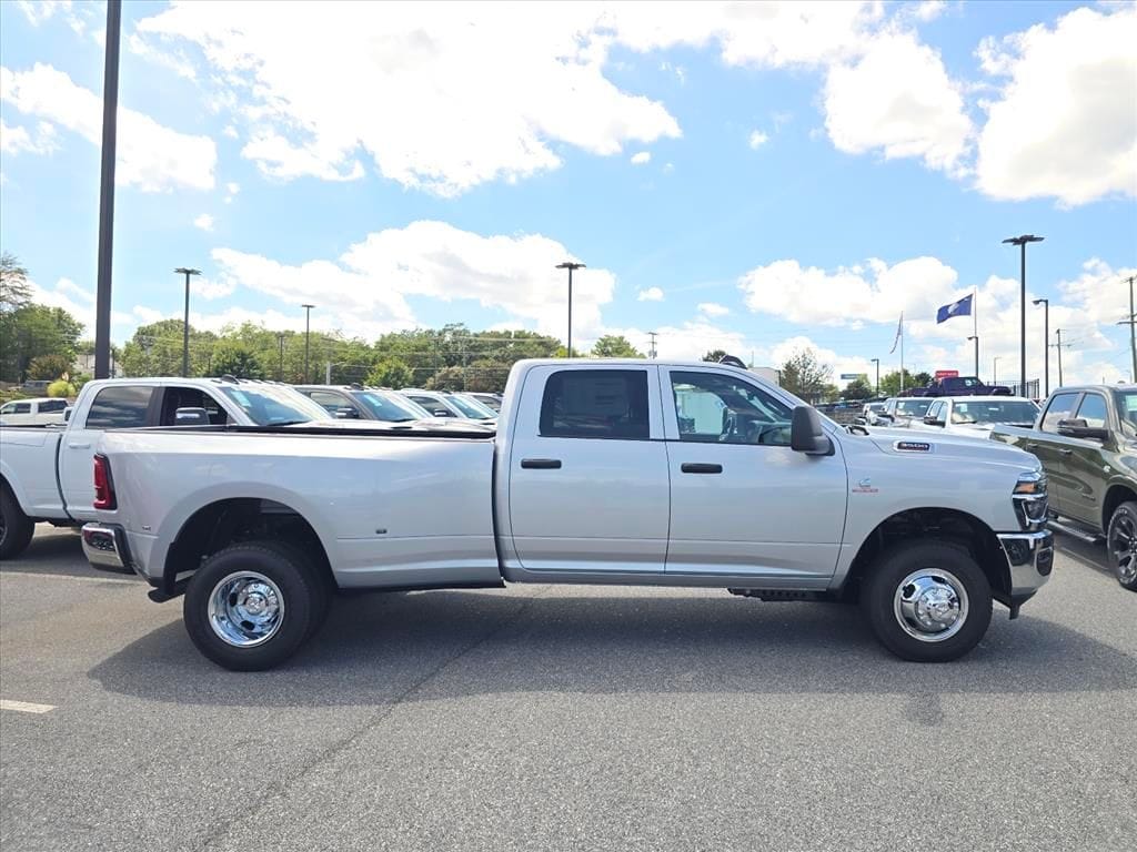 New 2026 Ram 3500 TRADESMAN CREW CAB 4X4 8' BOX Pickup
