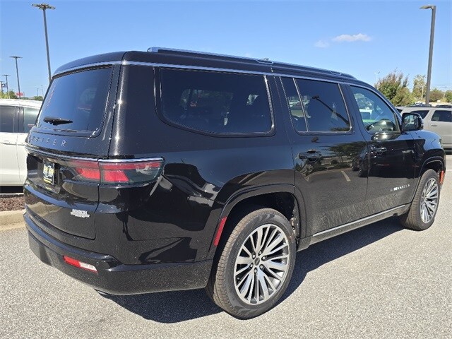 2025 Jeep Wagoneer Limited photo 3