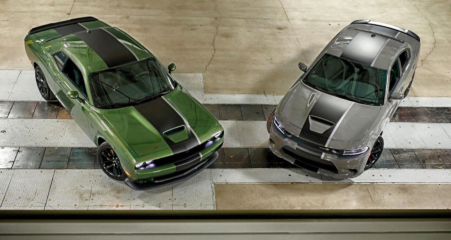 2019-dodge-charger-gallery-star-stripe.jpg.image.1440.jpg