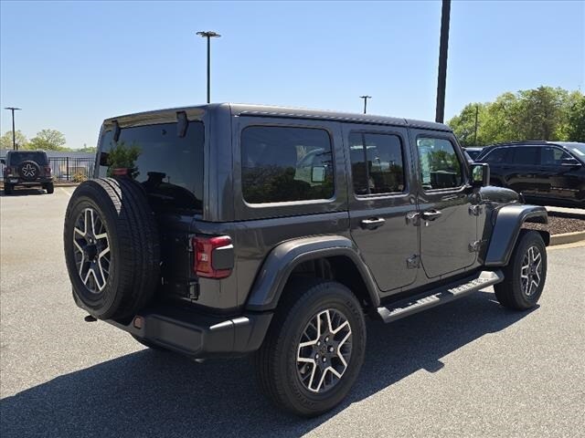 2025 Jeep Wrangler Sahara photo 3
