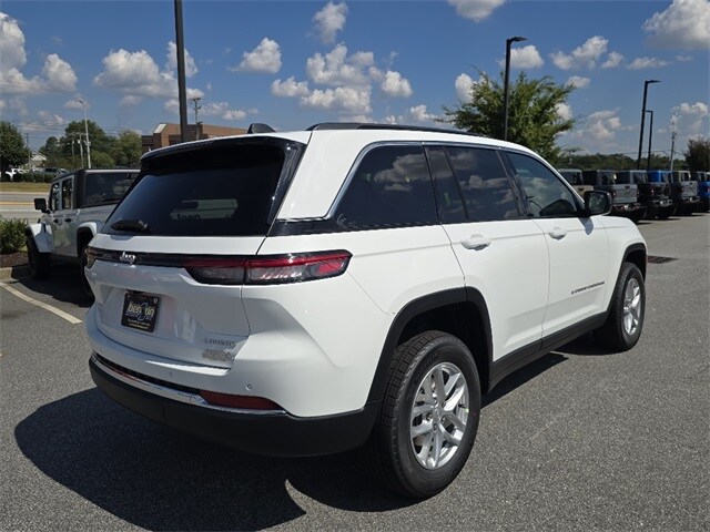2025 Jeep Grand Cherokee Laredo photo 2
