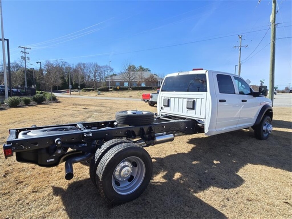 New 2026 Ram 5500 Chassis Cab TRADESMAN CREW 4X4 84' CA Pickup