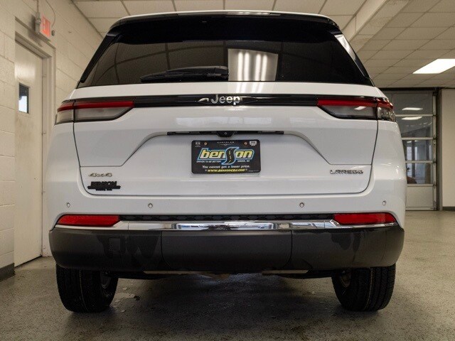 2023 Jeep Grand Cherokee Laredo photo 4