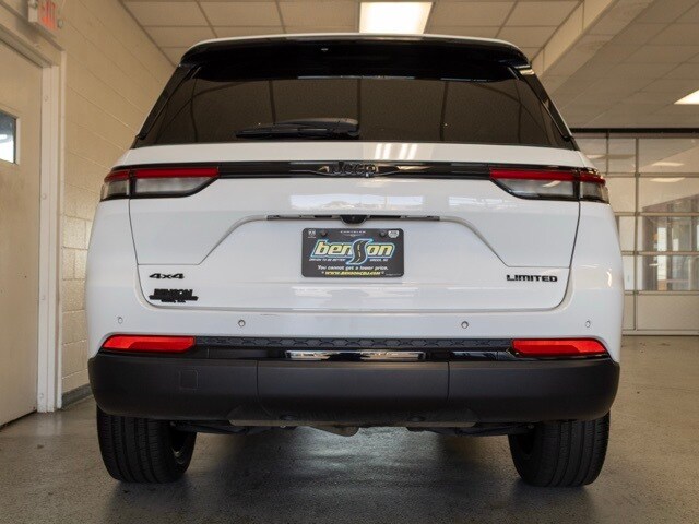 2023 Jeep Grand Cherokee Limited Sport photo 2