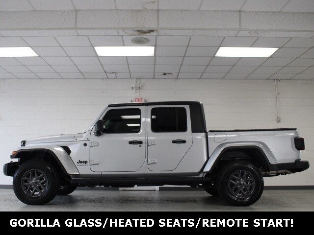2024 Jeep Gladiator Sport photo 3