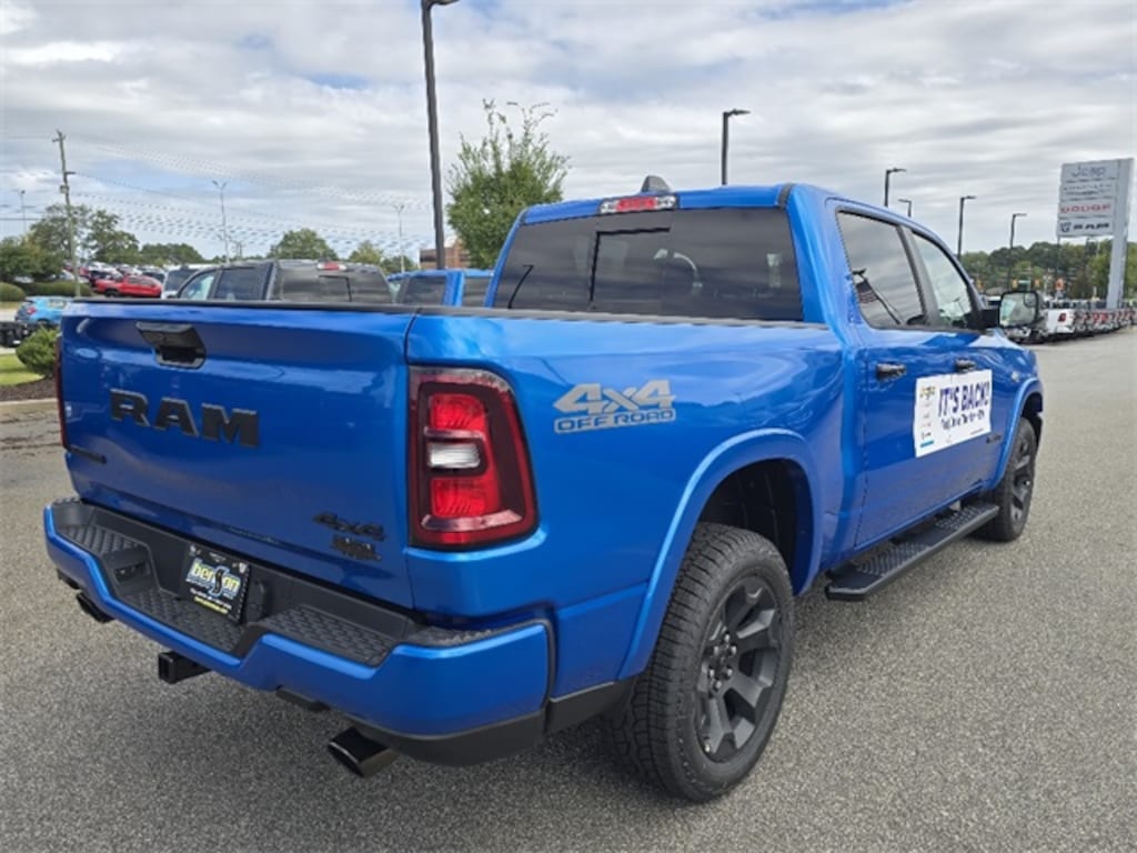 New 2026 Ram 1500 BIG HORN CREW CAB 4X4 5'7 BOX Pickup