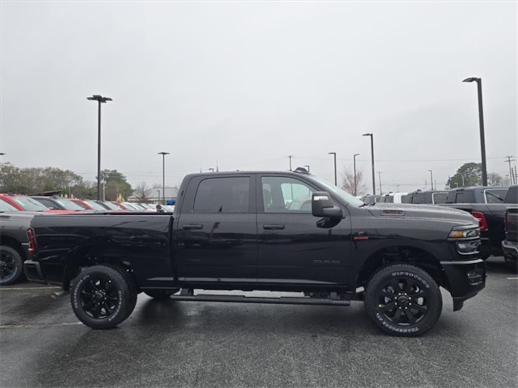 New 2026 Ram 2500 BIG HORN CREW CAB 4X4 6'4 BOX Pickup