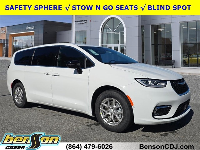 2026 Chrysler Pacifica Select's photo