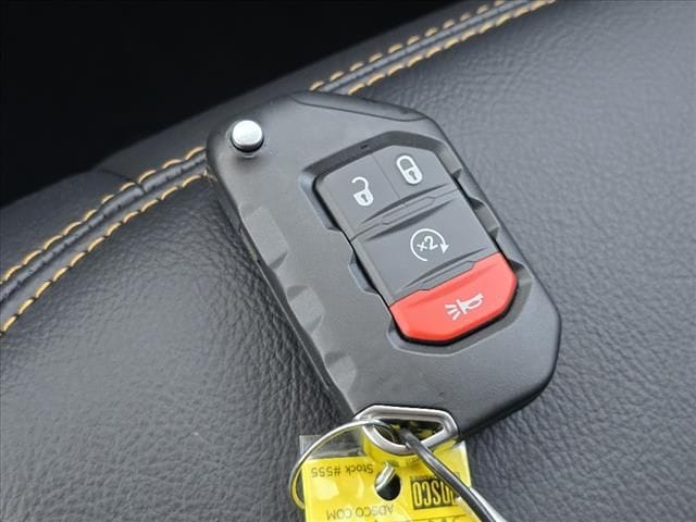 2025 Jeep Wrangler 4-Door Sahara - Photo 11
