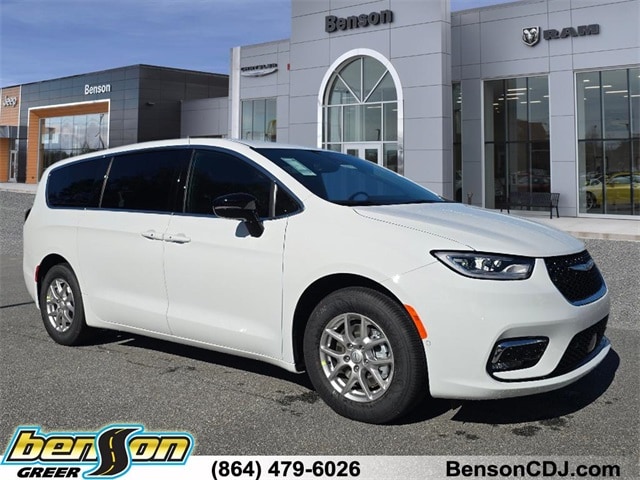 2026 Chrysler Pacifica Select's photo