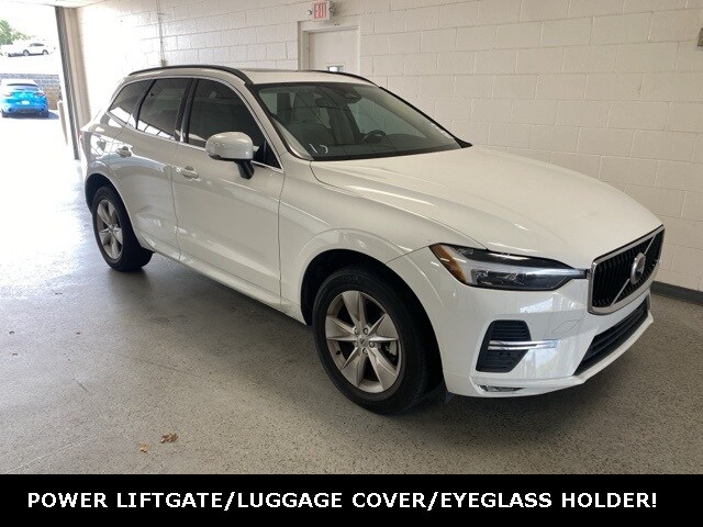 2022 Volvo XC60 B5 Momentum photo 3