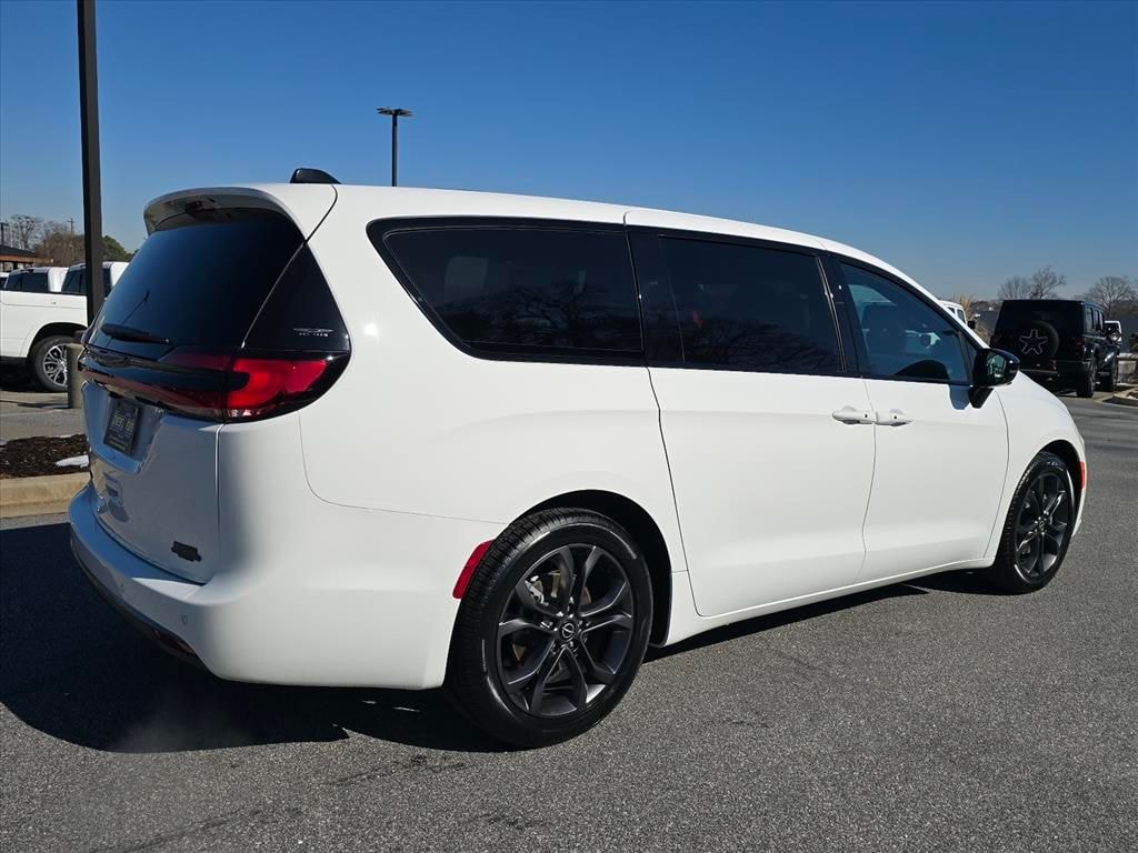New 2026 Chrysler Pacifica SELECT Passenger Van