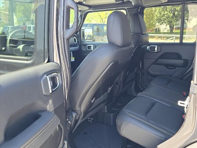 2025 Jeep Wrangler 4-Door Sahara - Photo 6