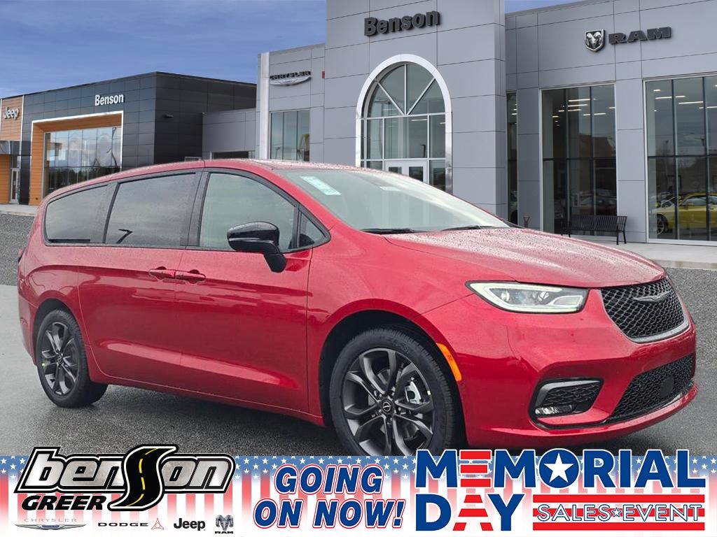 2026 Chrysler Pacifica Select's photo