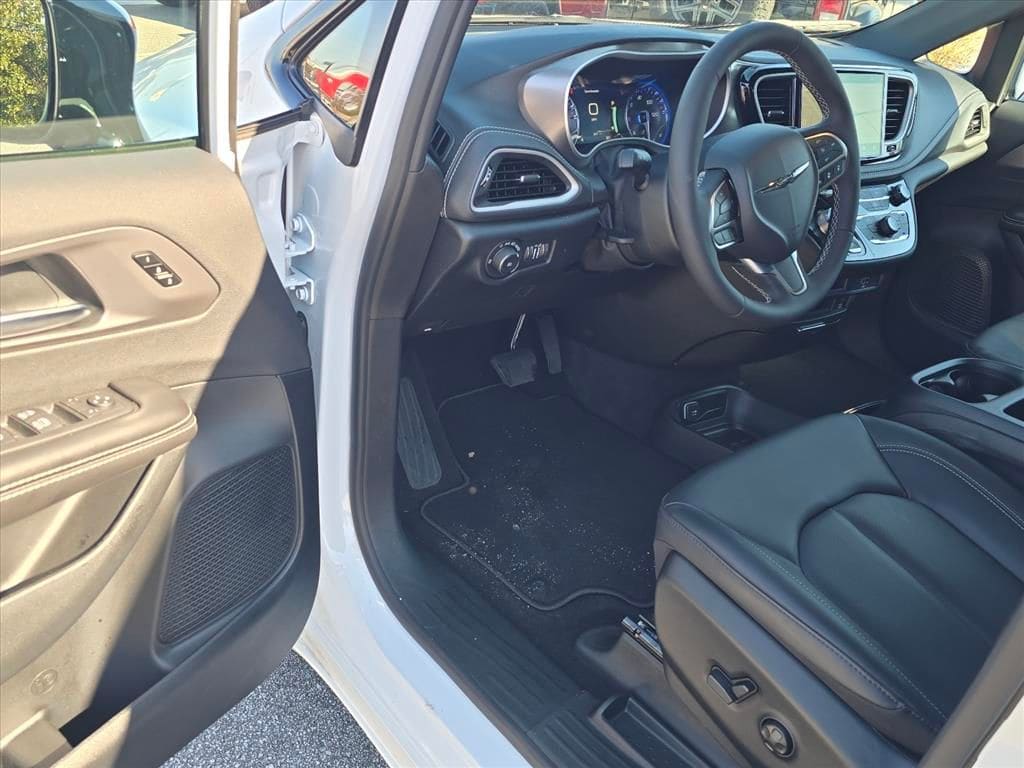 New 2026 Chrysler Pacifica SELECT Passenger Van