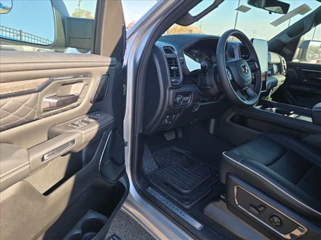 New 2026 Ram 1500 LIMITED CREW CAB 4X4 5'7 BOX Pickup