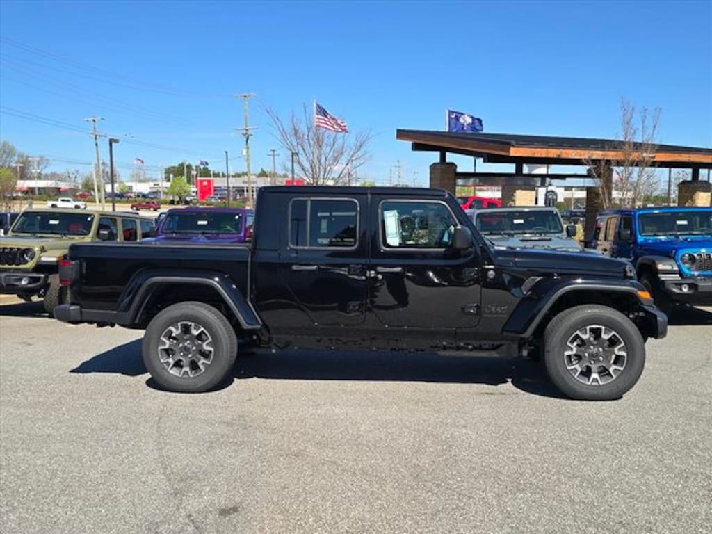 New 2026 Jeep Gladiator SAHARA 4X4 Pickup