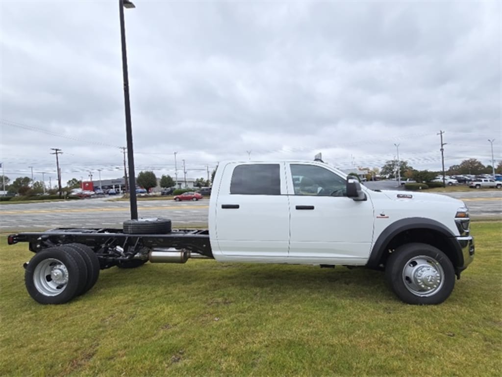 New 2026 Ram 4500 Chassis Cab 4500 TRADESMAN CHASSIS CREW CAB 4X4 84' CA Pickup