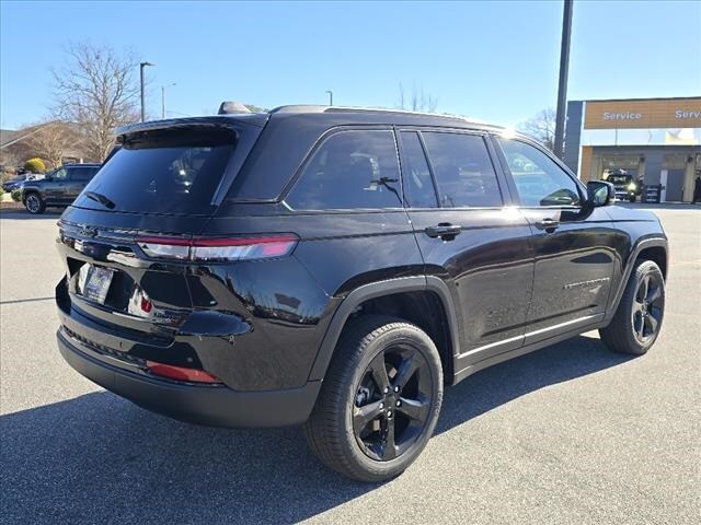 2025 Jeep Grand Cherokee Limited photo 3