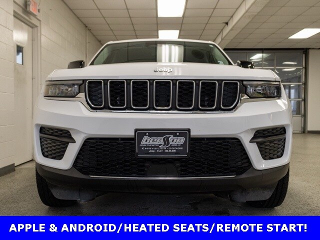 2023 Jeep Grand Cherokee Laredo photo 2
