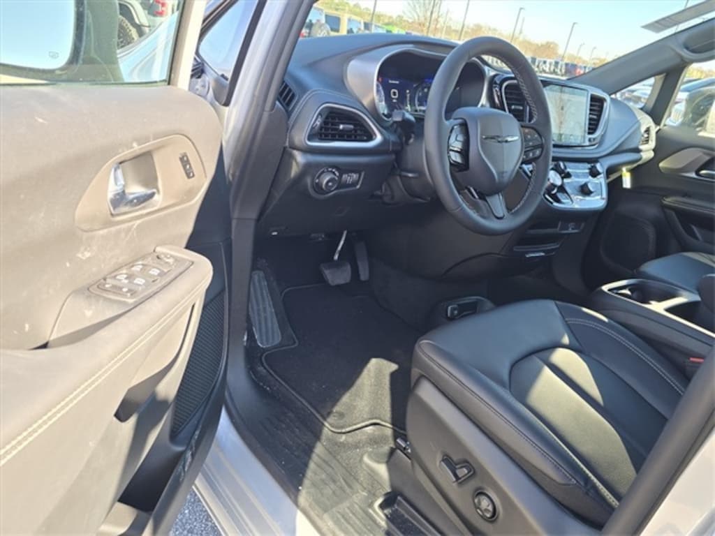 New 2026 Chrysler Pacifica SELECT Passenger Van