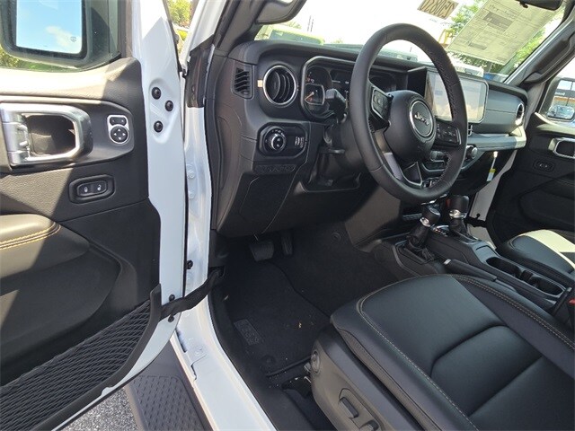 2025 Jeep Gladiator Sport photo 3