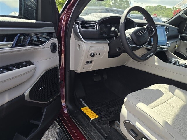 2025 Jeep Wagoneer Overland photo 4