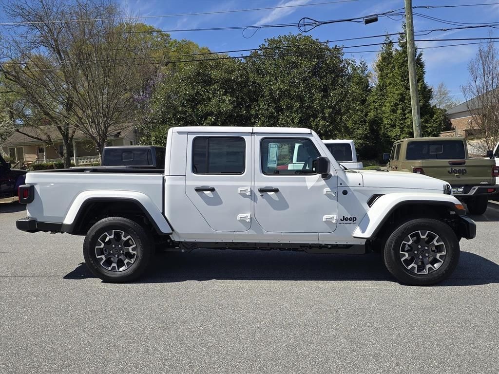 New 2026 Jeep Gladiator SAHARA 4X4 Pickup