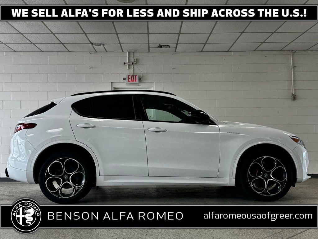 2023 Alfa Romeo Stelvio Veloce AWD's photo