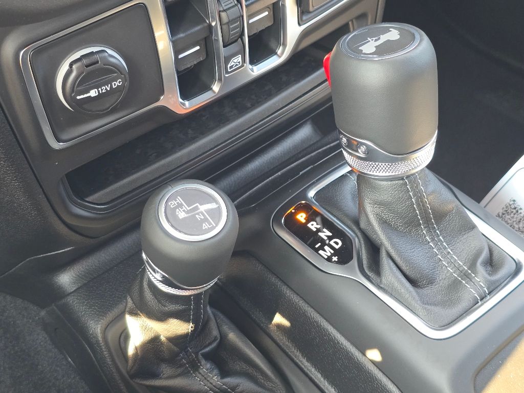 2025 Jeep Wrangler 4-Door Sahara - Photo 11