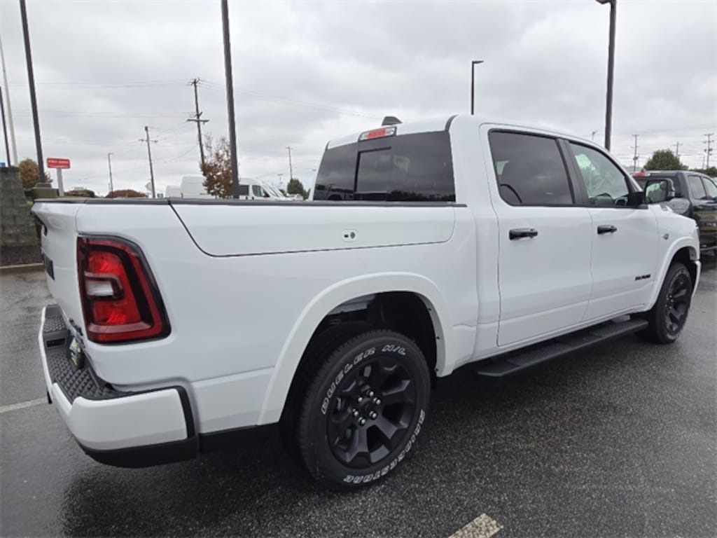 New 2026 Ram 1500 BIG HORN CREW CAB 4X4 5'7 BOX Pickup