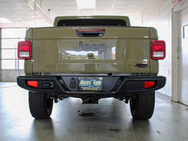 2025 Jeep Gladiator photo 4