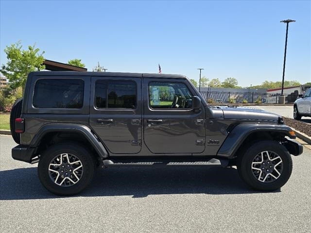 2025 Jeep Wrangler Sahara photo 2