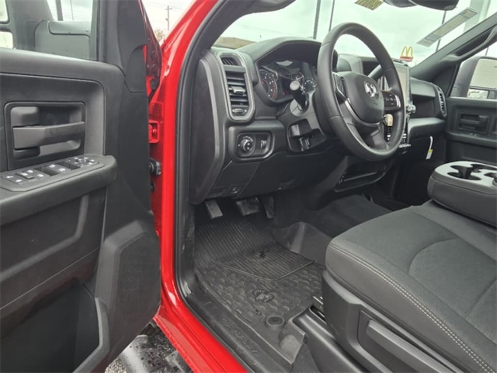 New 2026 Ram 2500 WARLOCK CREW CAB 4X4 6'4 BOX Pickup