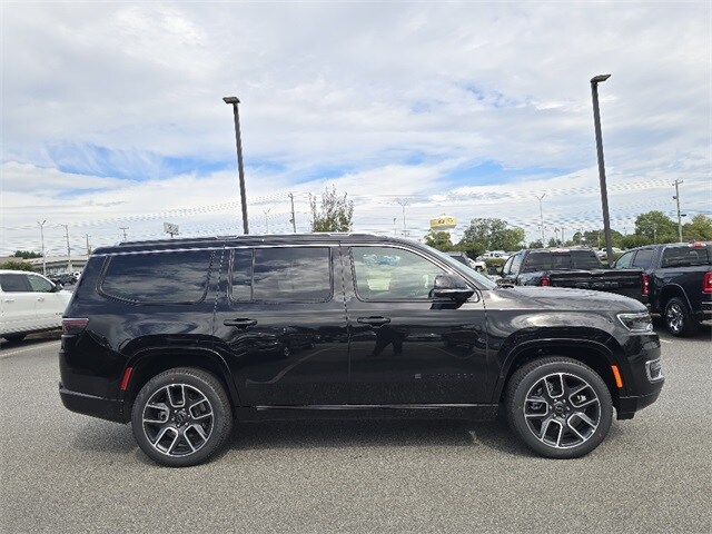 2025 Jeep Wagoneer Series III photo 2