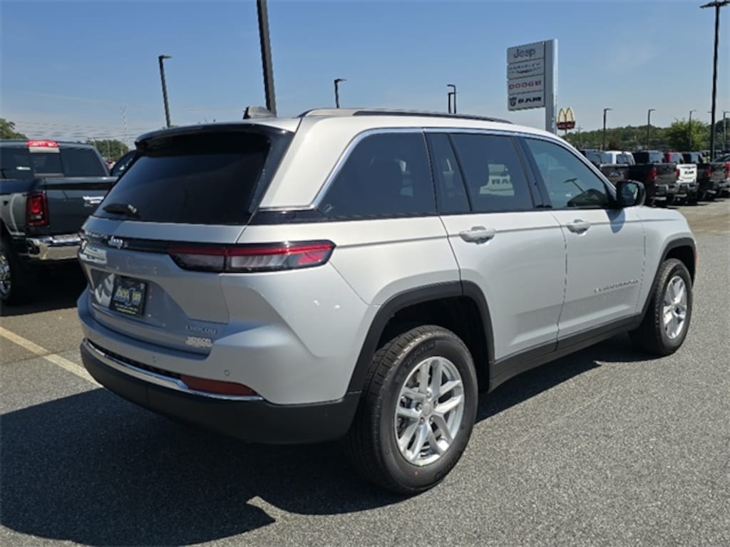 New 2025 Jeep Grand Cherokee LAREDO X 4X2 Sport Utility