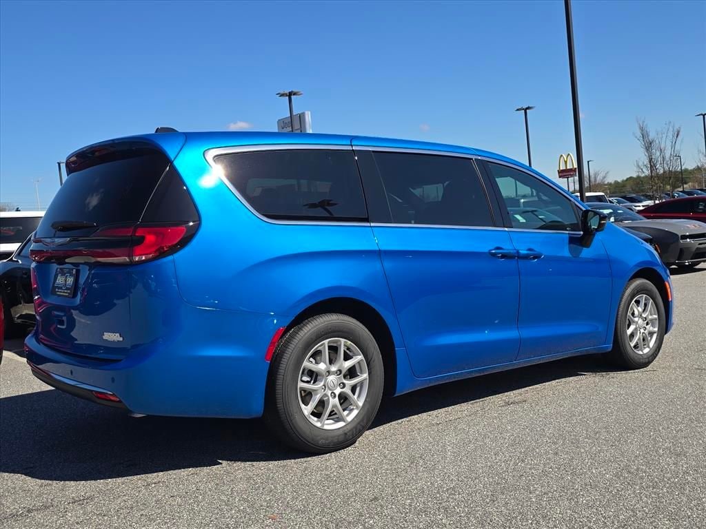 New 2026 Chrysler Pacifica SELECT Passenger Van
