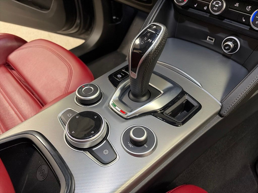 2024 Alfa Romeo Stelvio Veloce - Photo 25