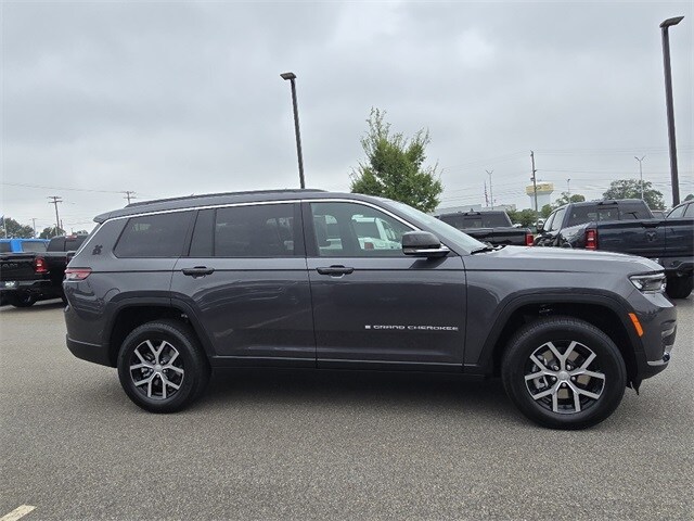 2025 Jeep Grand Cherokee Limited photo 2