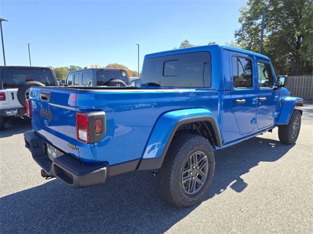 New 2026 Jeep Gladiator SPORT S 4X4 Pickup