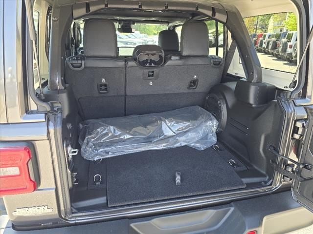 2025 Jeep Wrangler 4-Door Sahara - Photo 8