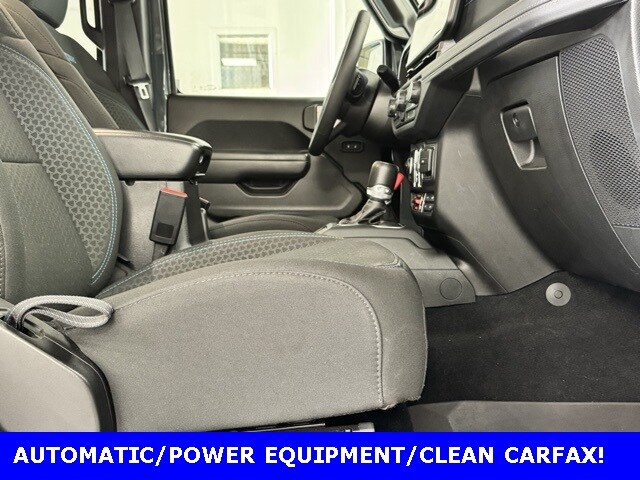 2024 Jeep Wrangler Rubicon 4xe photo 3