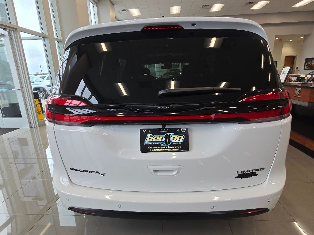 New 2026 Chrysler Pacifica LIMITED Passenger Van