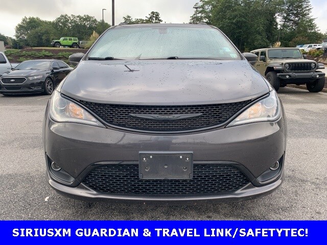 2020 Chrysler Pacifica Touring Plus photo 2
