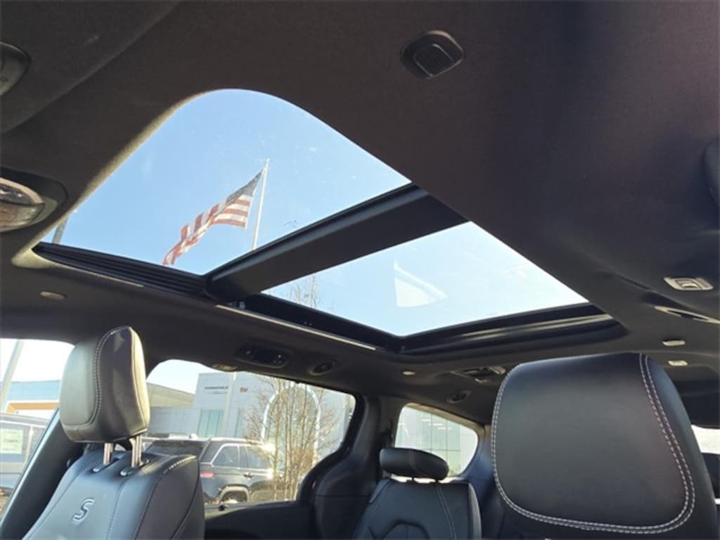 New 2026 Chrysler Pacifica SELECT Passenger Van