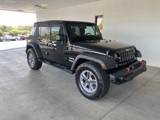 2015 Jeep Wrangler Unlimited Sport photo 2
